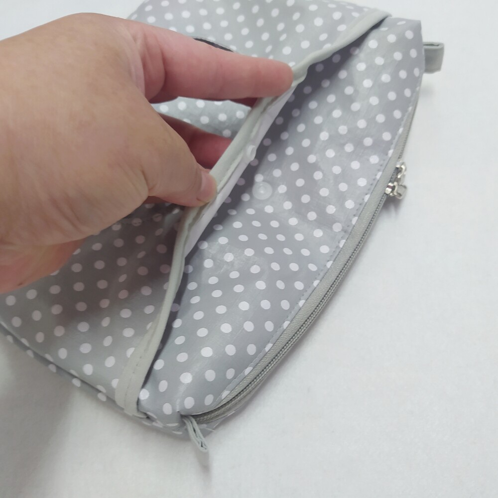 Necessaire Porta Fraldas e Lenço Umedecido - Cinza Poá