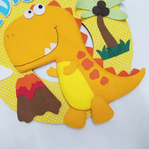 Guirlanda Porta Maternidade Dinossauros de Feltro - Pedro