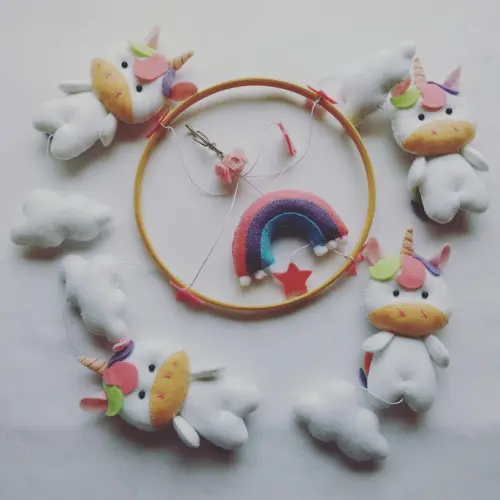 Móbile de Berço – Unicórnios, Arco-íris, Nuvens e Estrelas