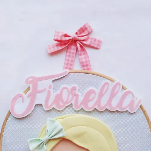 Quadro Bastidor Enfeite de Porta de Maternidade - Fiorella