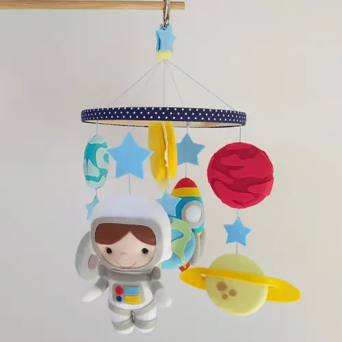 Móbile de Berço Espacial - Astronauta, Foguete e Planetas