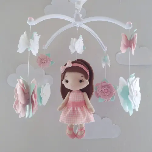 Móbile Musical Boneca Menininha e Flores Branco e Rosa