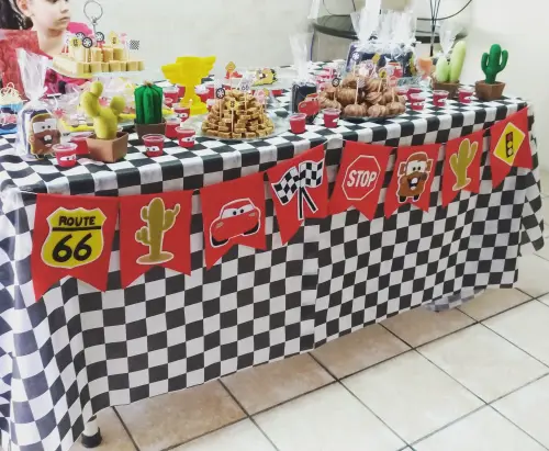 Varal de Bandeirolas de Feltro – Carros (peça Única)