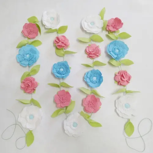 Varal ou Cordão de Flores de Feltro - Azul, Rosa e Branco