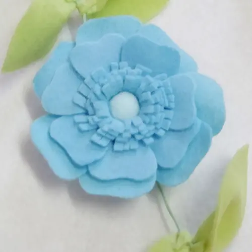 Varal ou Cordão de Flores de Feltro - Azul, Rosa e Branco