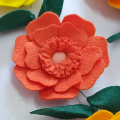 Varal ou Cordão de Flores de Feltro - Laranja e Amarelos