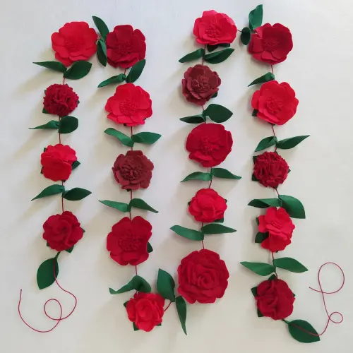 Varal ou Cordão de Flores de Feltro - Tons de Vermelhos 01