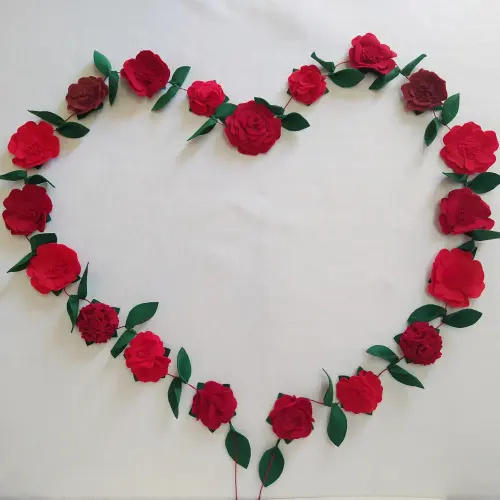 Varal ou Cordão de Flores de Feltro - Tons de Vermelhos 01