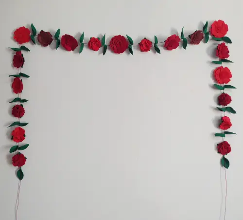 Varal ou Cordão de Flores de Feltro - Tons de Vermelhos 01
