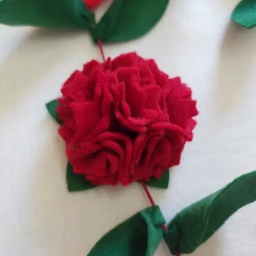 Varal ou Cordão de Flores de Feltro - Tons de Vermelhos 01