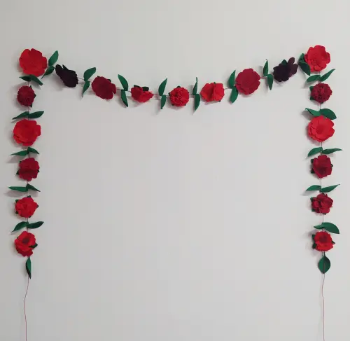 Varal ou Cordão de Flores de Feltro - Tons de Vermelhos 02
