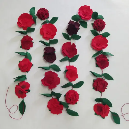 Varal ou Cordão de Flores de Feltro - Tons de Vermelhos 02