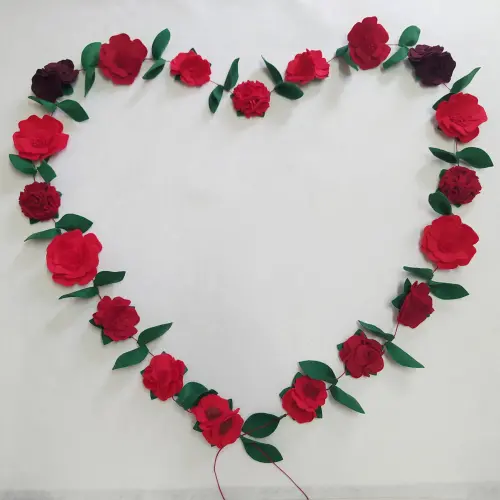Varal ou Cordão de Flores de Feltro - Tons de Vermelhos 02