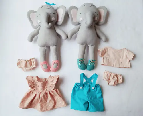 Elefantes de Feltro Menino e Menina + Roupinhas de Tricoline