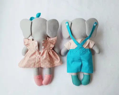 Elefantes de Feltro Menino e Menina + Roupinhas de Tricoline