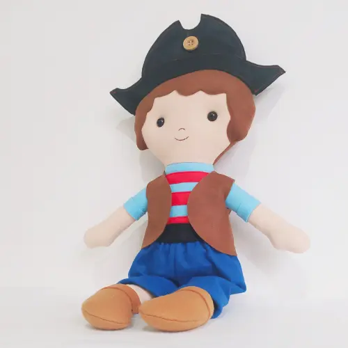 Boneco Pirata Fofo de Feltro – Tons de Azul, Marrom e Verm.