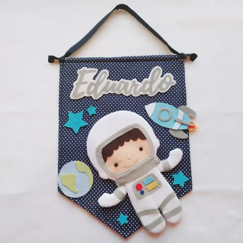 Flâmula Porta de Maternidade Astronauta no Espaço - Eduardo