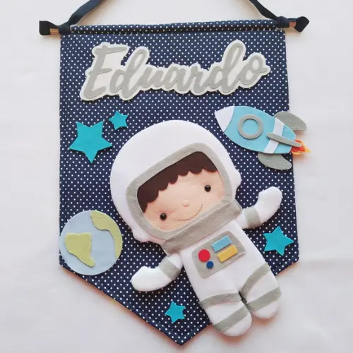 Flâmula Porta de Maternidade Astronauta no Espaço - Eduardo