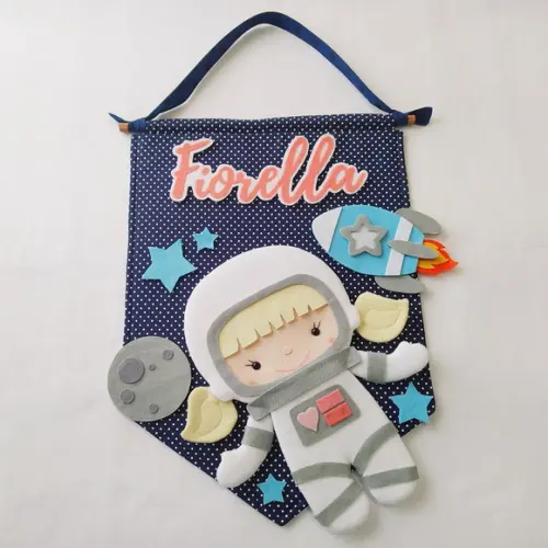 Flâmula Porta de Maternidade Astronauta no Espaço - Fiorella