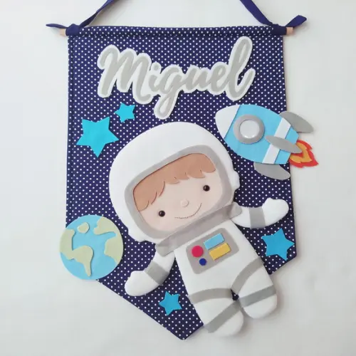 Flâmula Porta de Maternidade Astronauta no Espaço - Miguel