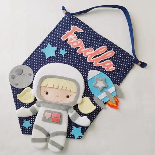 Flâmula Porta de Maternidade Astronauta no Espaço - Fiorella