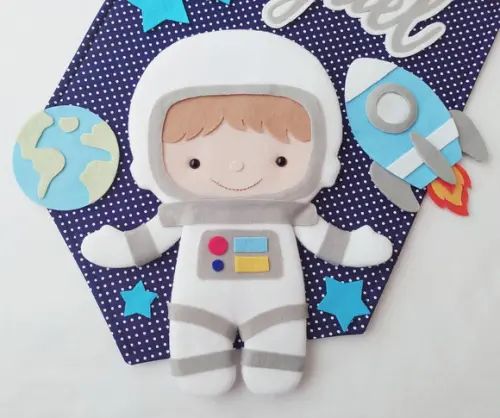 Flâmula Porta de Maternidade Astronauta no Espaço - Miguel