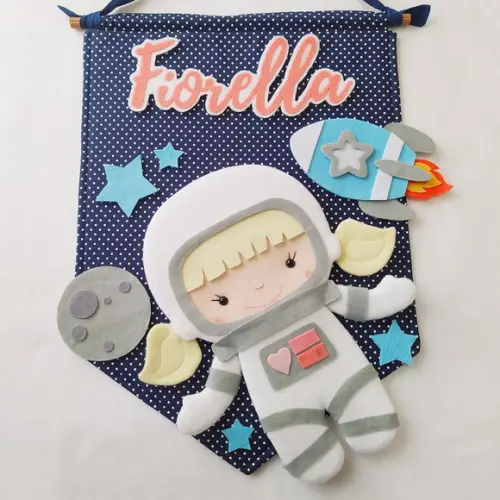 Flâmula Porta de Maternidade Astronauta no Espaço - Fiorella