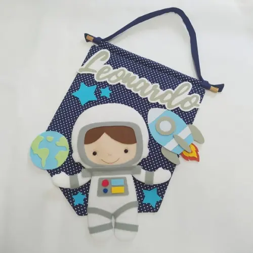 Flâmula Porta de Maternidade Astronauta no Espaço Leonardo