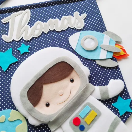 Flâmula Porta de Maternidade Astronauta no Espaço - Thomas