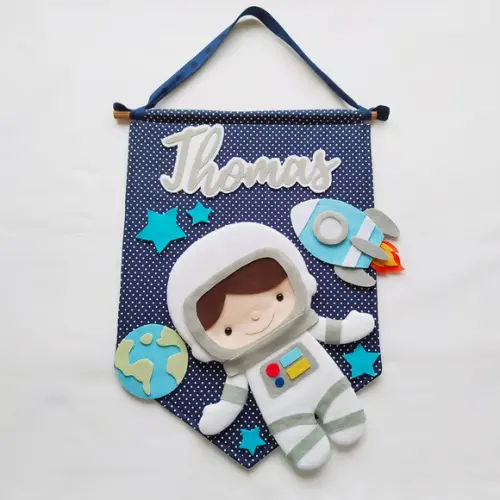 Flâmula Porta de Maternidade Astronauta no Espaço - Thomas
