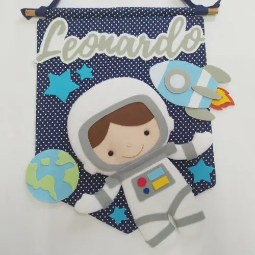 Flâmula Porta de Maternidade Astronauta no Espaço Leonardo
