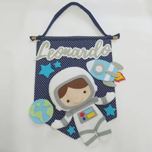 Flâmula Porta de Maternidade Astronauta no Espaço Leonardo