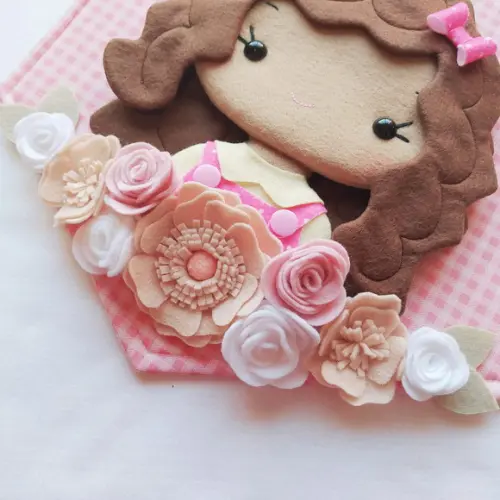 Flâmula Porta Maternidade Menina e as Flores - Lorena