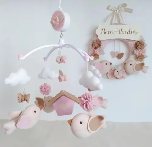 Guirlanda + Móbile Musical Pássaros Nude e Rosa - Bem-vindos