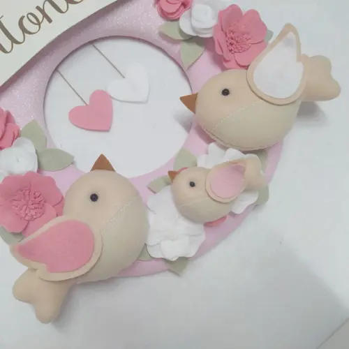 Guirlanda Passarinhos de Feltro Branco e Rosa Antonella