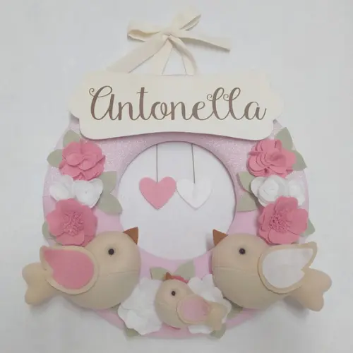 Guirlanda Passarinhos de Feltro Branco e Rosa Antonella