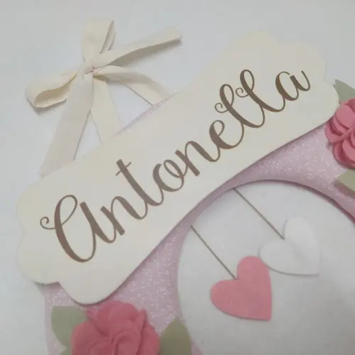 Guirlanda Passarinhos de Feltro Branco e Rosa Antonella