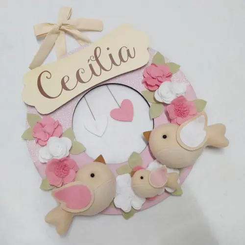 Guirlanda Passarinhos de Feltro Branco e Rosa Cecília