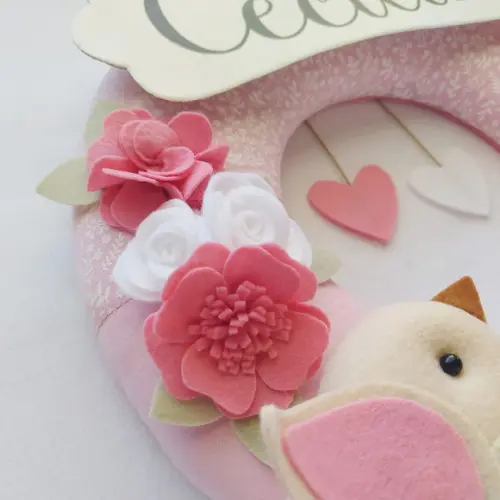 Guirlanda Passarinhos de Feltro Branco e Rosa Cecília