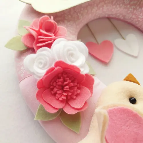 Guirlanda Passarinhos de Feltro Branco e Rosa Eloah