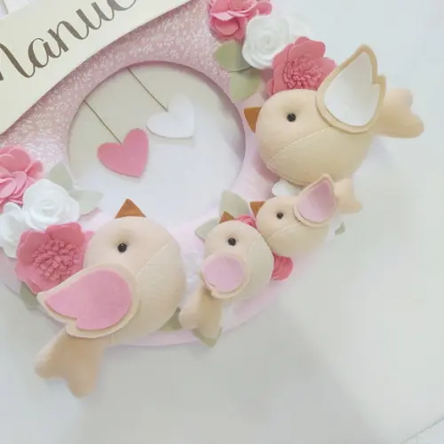 Guirlanda Passarinhos de Feltro Branco e Rosa Manuela