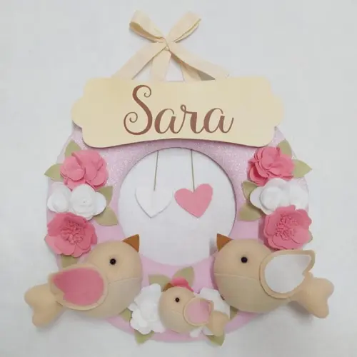 Guirlanda Passarinhos de Feltro Branco e Rosa Sara