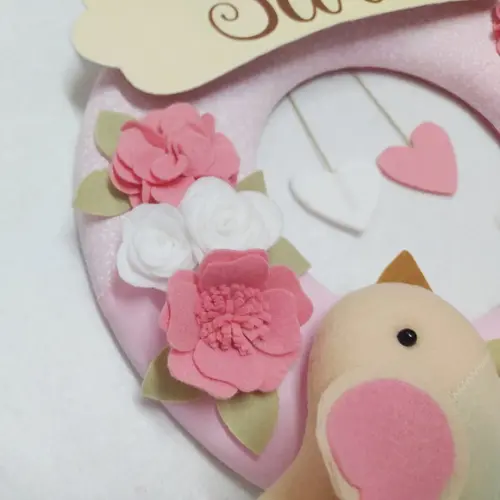 Guirlanda Passarinhos de Feltro Branco e Rosa Sara