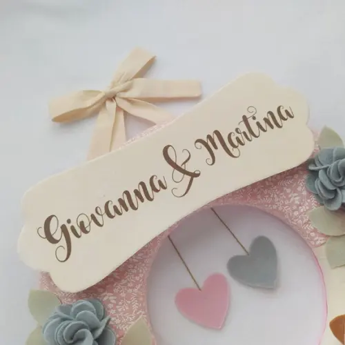 Guirlanda Passarinhos de Feltro Cinza e Rosa Irmãs Gêmeas