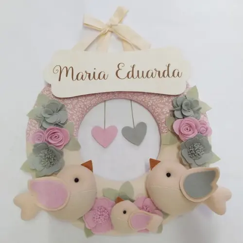 Guirlanda Passarinhos de Feltro Cinza e Rosa Maria Eduarda
