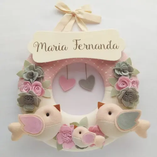 Guirlanda Passarinhos de Feltro Cinza e Rosa Maria Fernanda