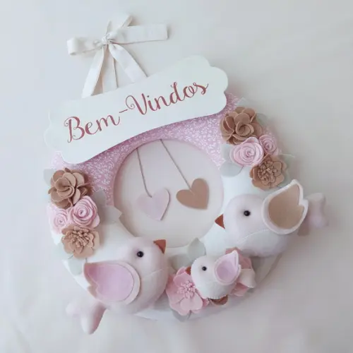 Guirlanda Passarinhos de Feltro Nude e Rosa - Bem-vindos