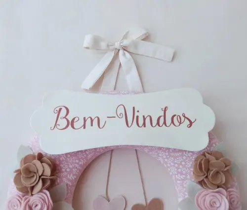 Guirlanda Passarinhos de Feltro Nude e Rosa - Bem-vindos
