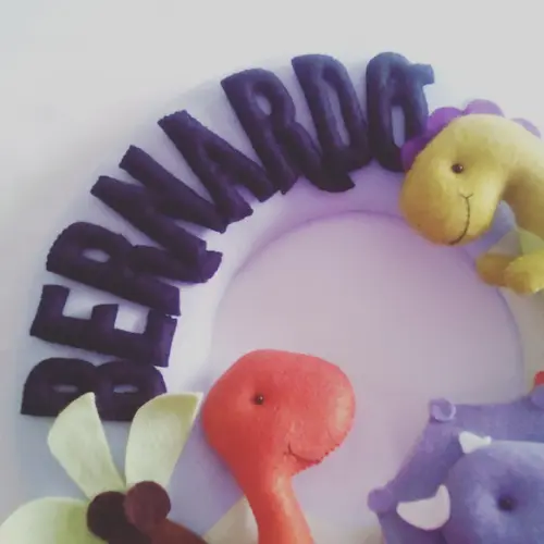 Guirlanda Porta Maternidade Dinossauros de Feltro - Bernardo