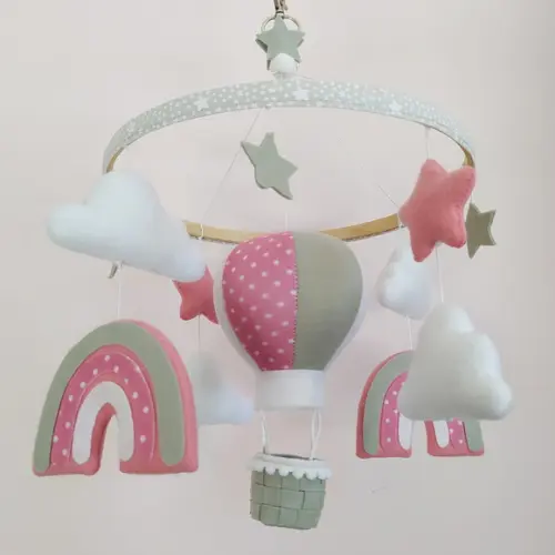 Móbile Céu, Balão, Nuvens, Arco-íris e Estrelas de Feltro